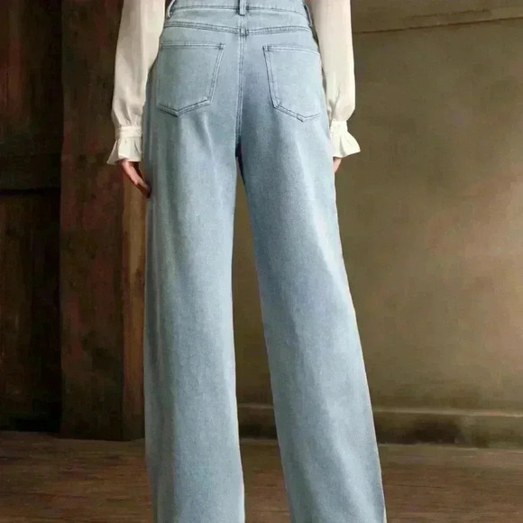 Light Wash Casual Women's Hand-Stitched Rhinestone Jeans - Picture 6 of 8